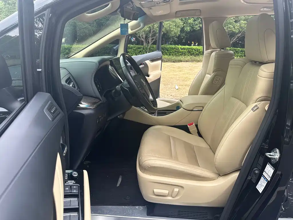 Toyota Alphard — фото 6