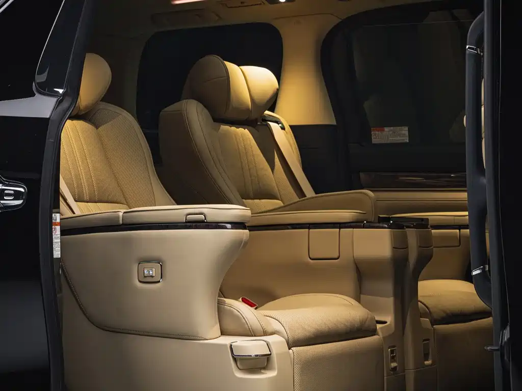 Toyota Vellfire — фото 12