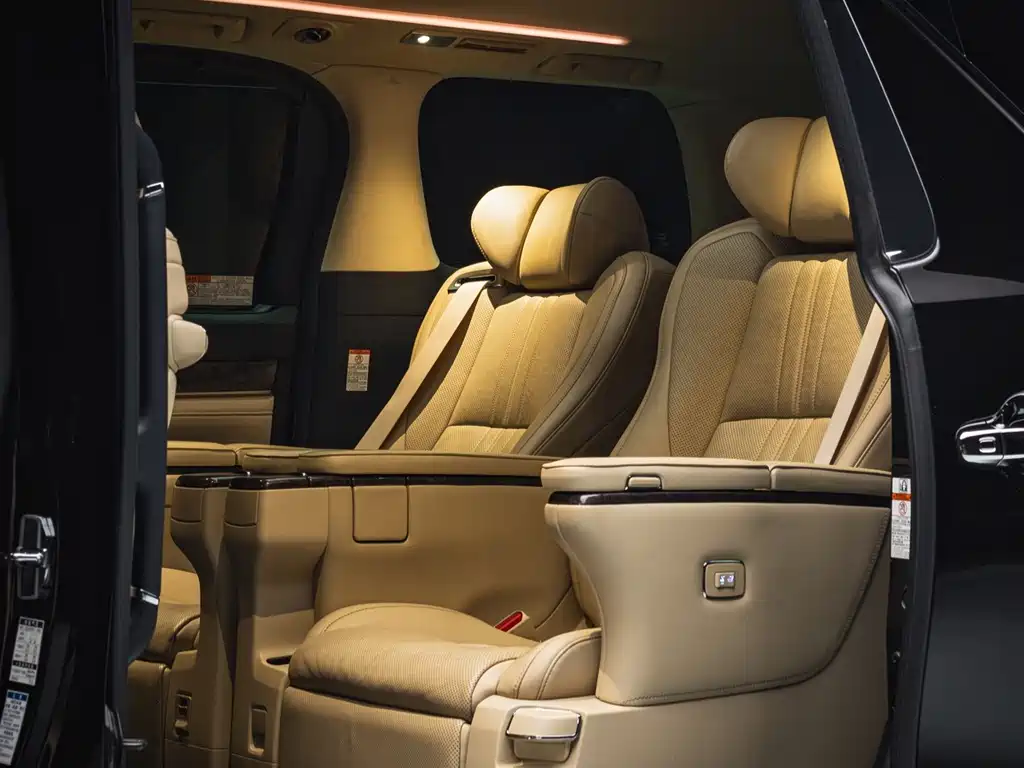 Toyota Vellfire — фото 8