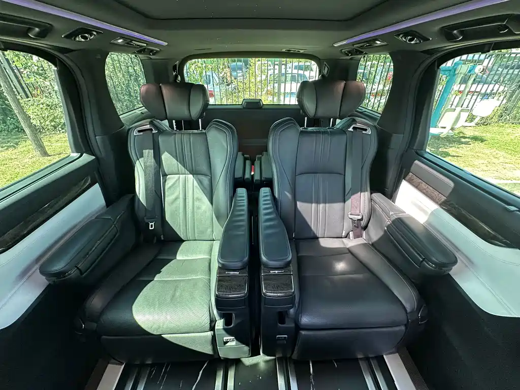 Toyota Alphard — фото 5