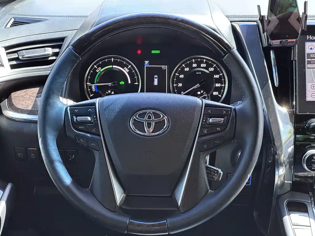 Toyota Alphard — фото 6