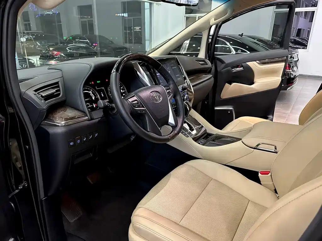 Toyota Vellfire — фото 5