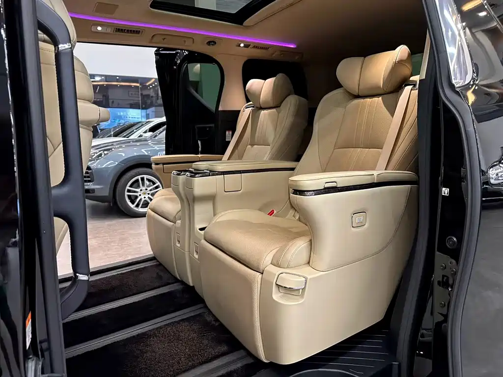 Toyota Vellfire — фото 6
