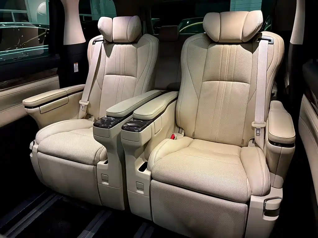 Toyota Vellfire — фото 7