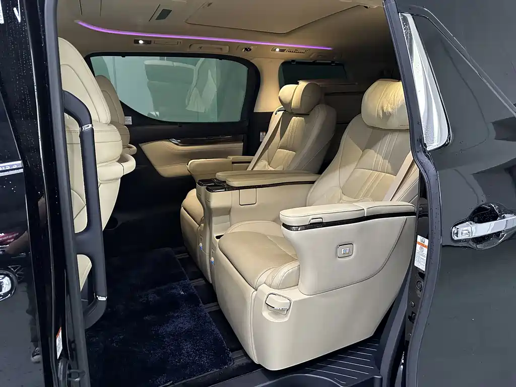 Toyota Vellfire — фото 6