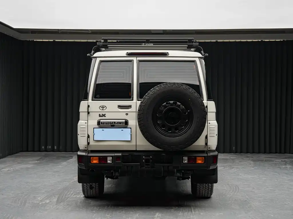 Toyota Land Cruiser — фото 5