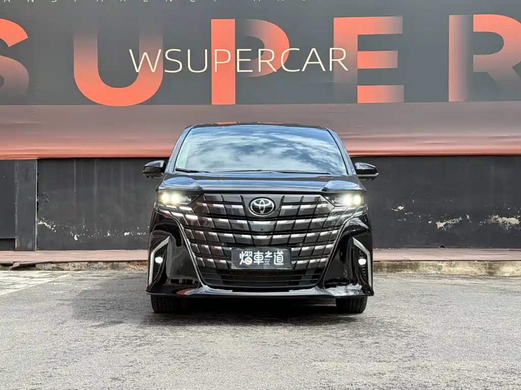 Toyota Alphard — фото 2