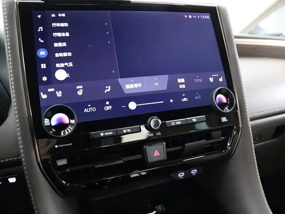 Toyota Alphard — фото 11