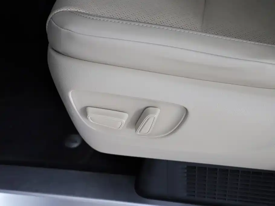 Toyota Alphard — фото 18
