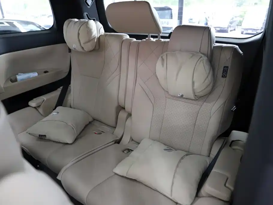 Toyota Alphard — фото 21
