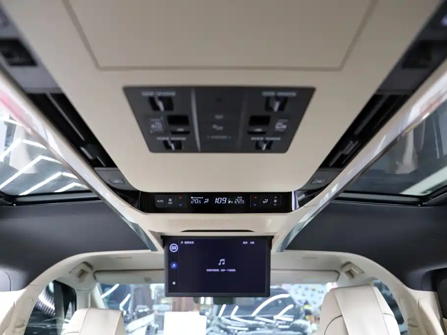 Toyota Alphard — фото 24