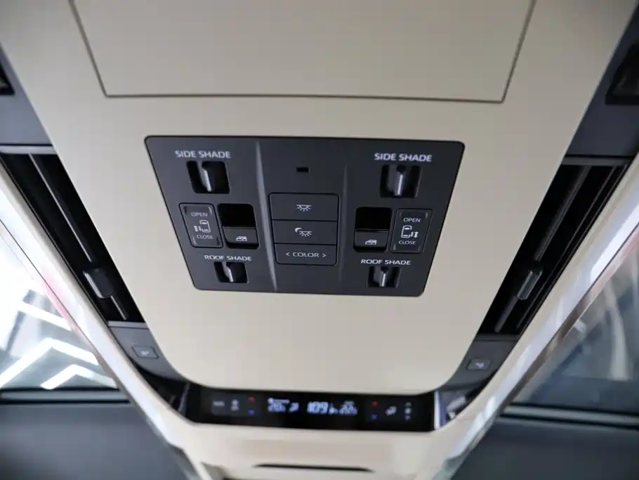 Toyota Alphard — фото 25