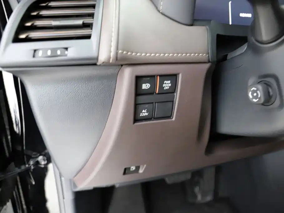 Toyota Alphard — фото 26