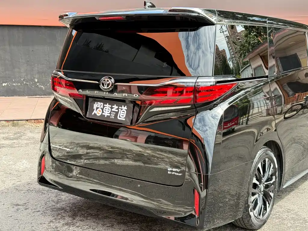 Toyota Alphard — фото 29