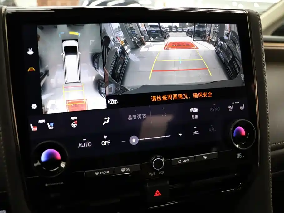 Toyota Alphard — фото 10