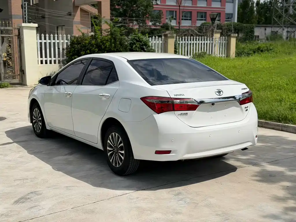 Toyota Corolla — фото 8