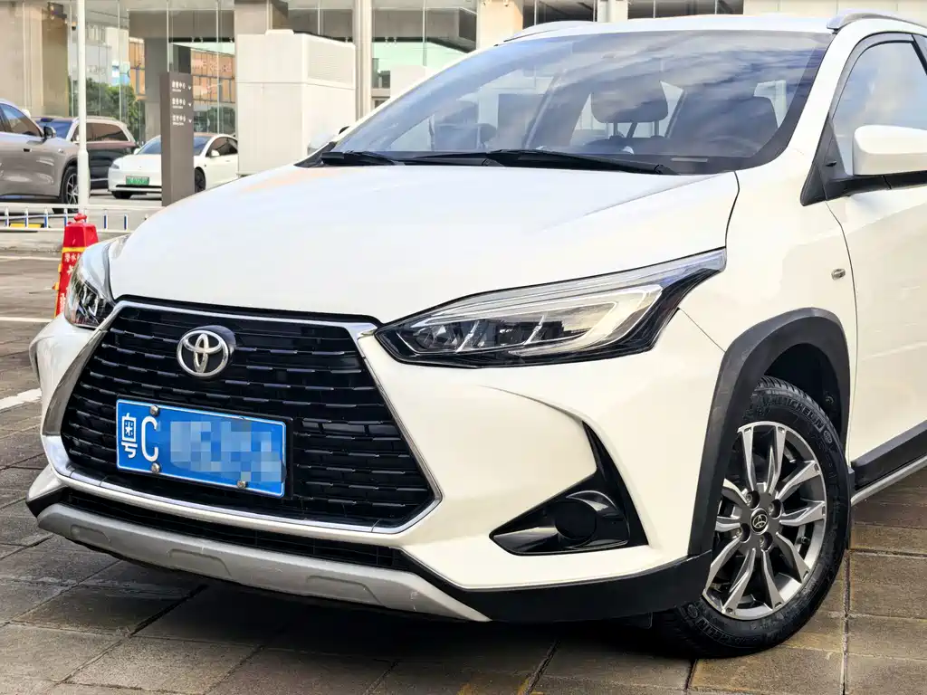 Toyota Yaris L — фото 3