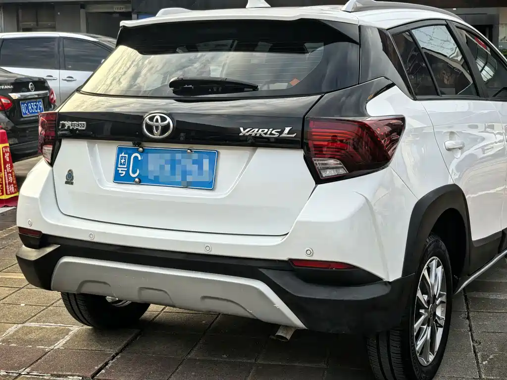 Toyota Yaris L — фото 7