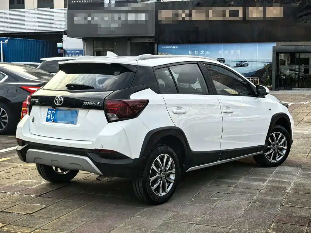 Toyota Yaris L — фото 9