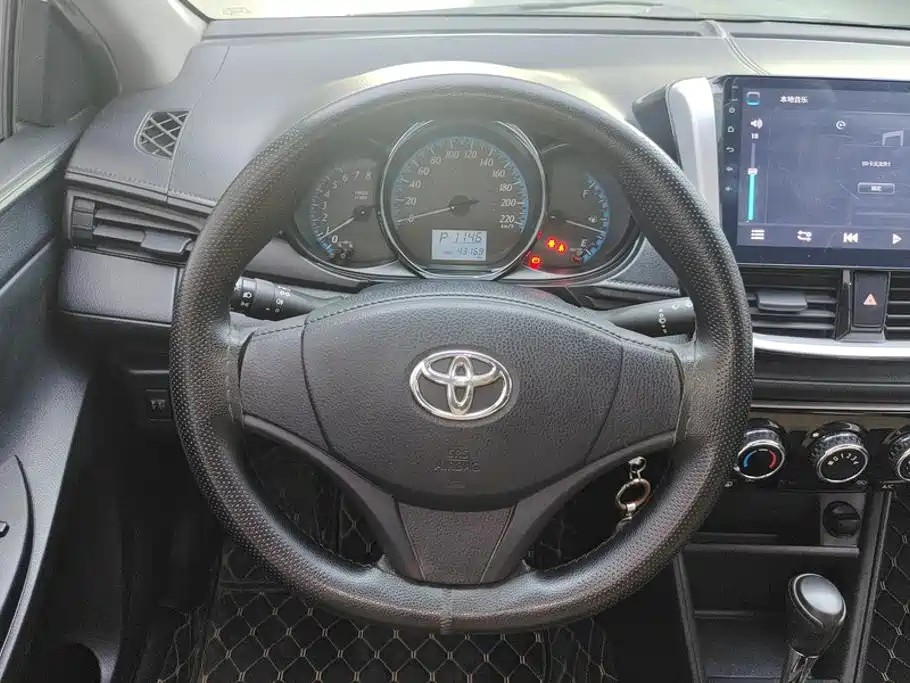 Toyota Yaris L — фото 15