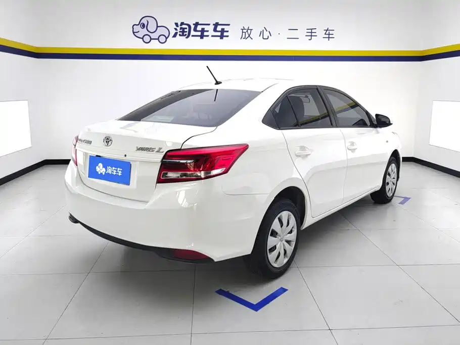 Toyota Yaris L — фото 3