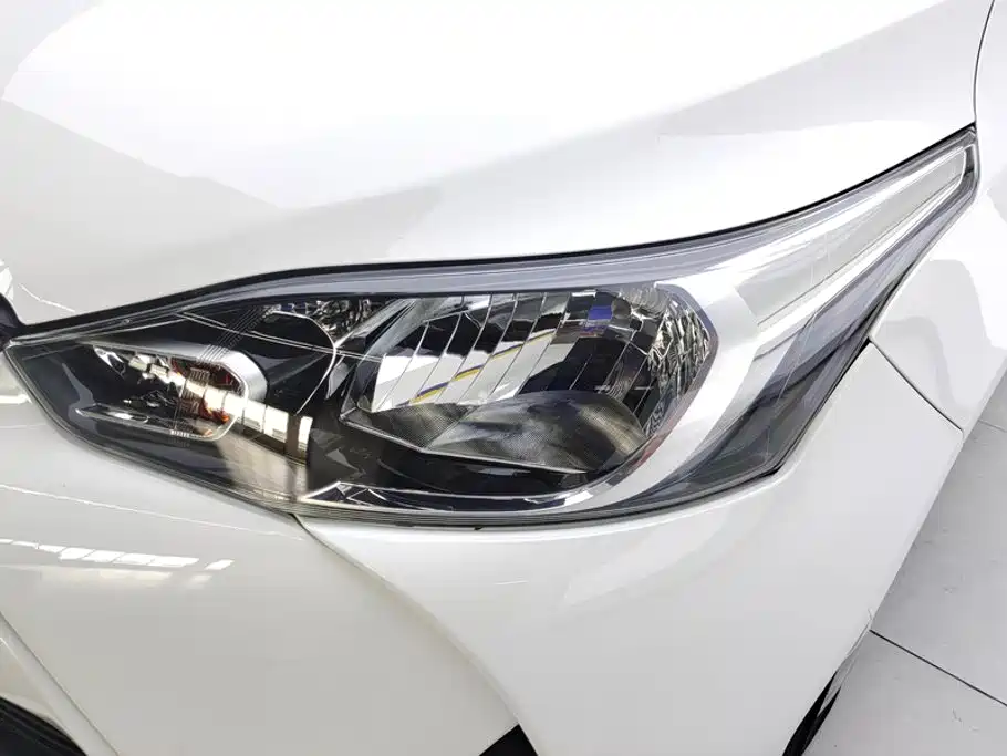 Toyota Yaris L — фото 5