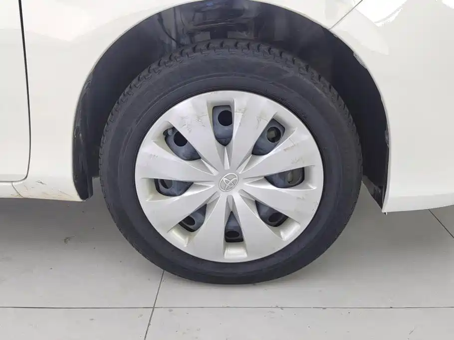 Toyota Yaris L — фото 6