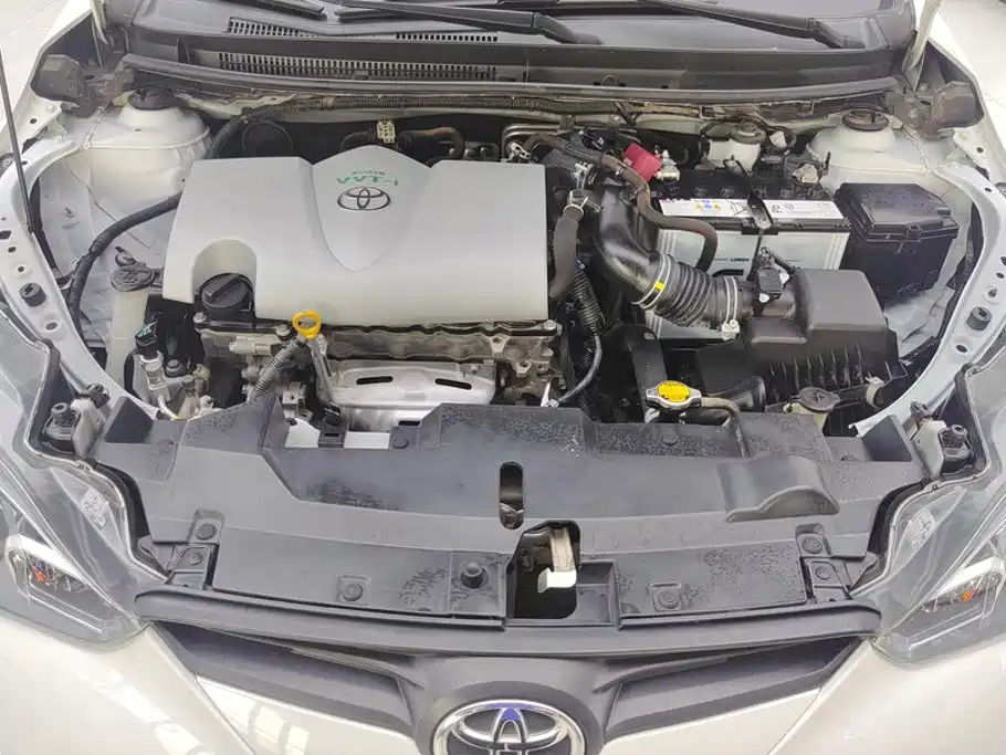 Toyota Yaris L — фото 10