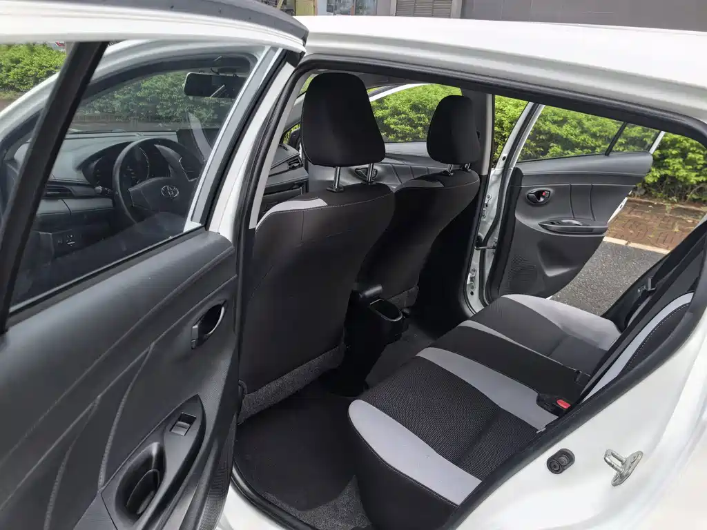 Toyota Yaris L — фото 20