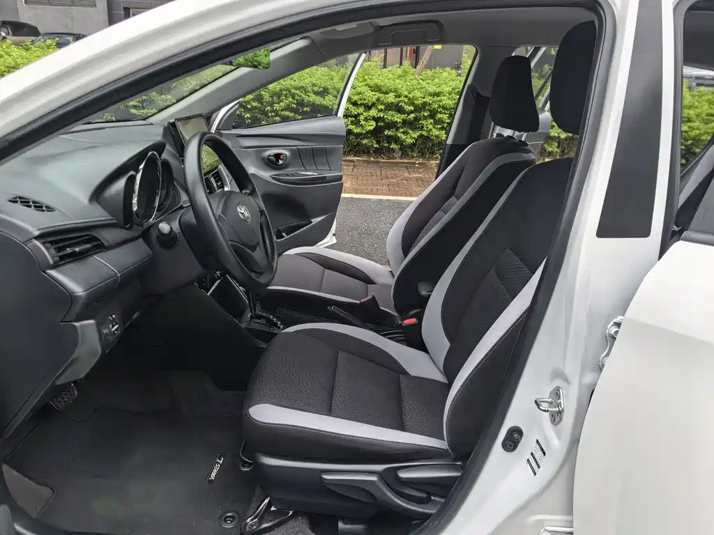 Toyota Yaris L — фото 22