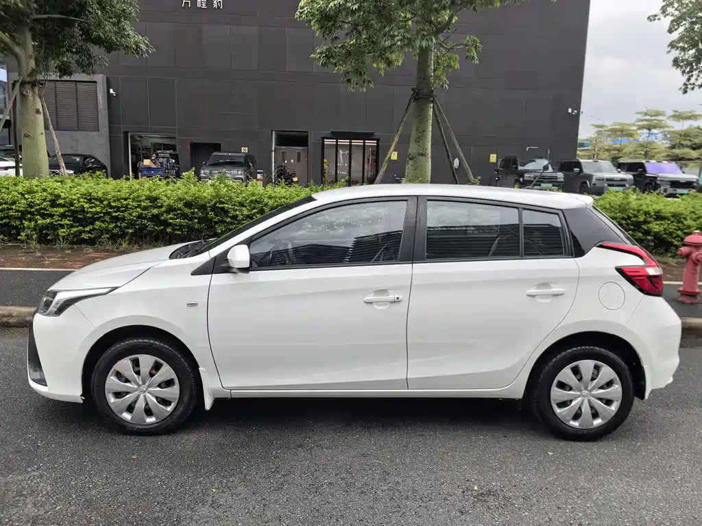 Toyota Yaris L — фото 6