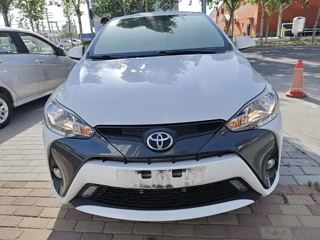 Toyota Yaris L — фото 3