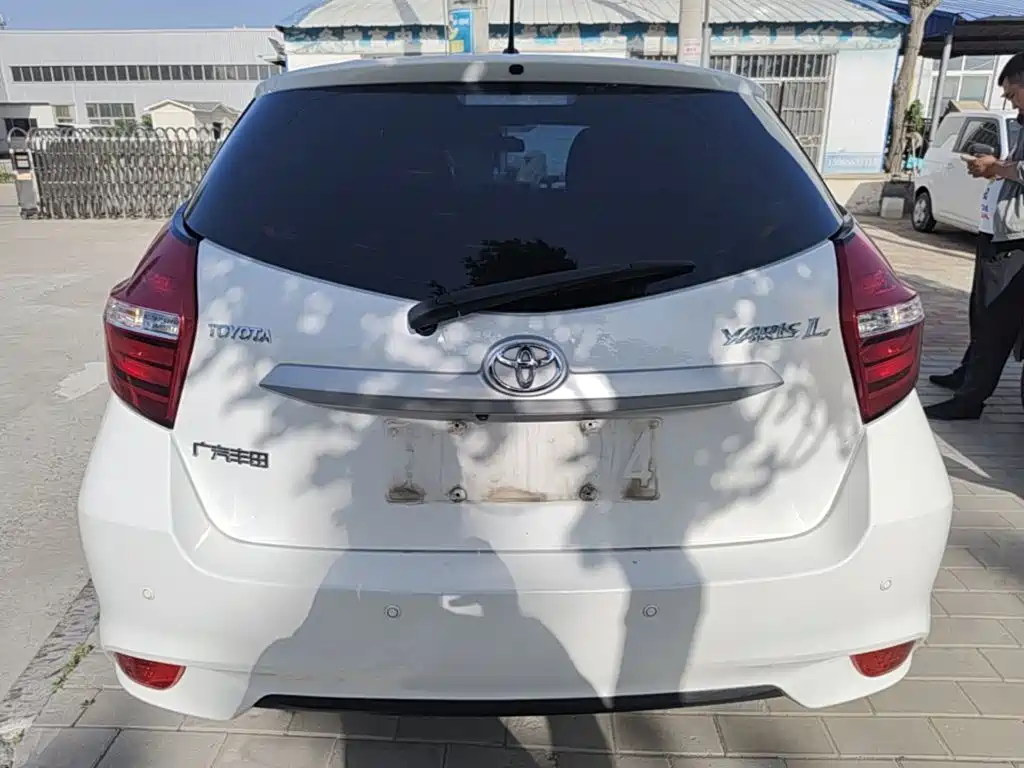 Toyota Yaris L — фото 4