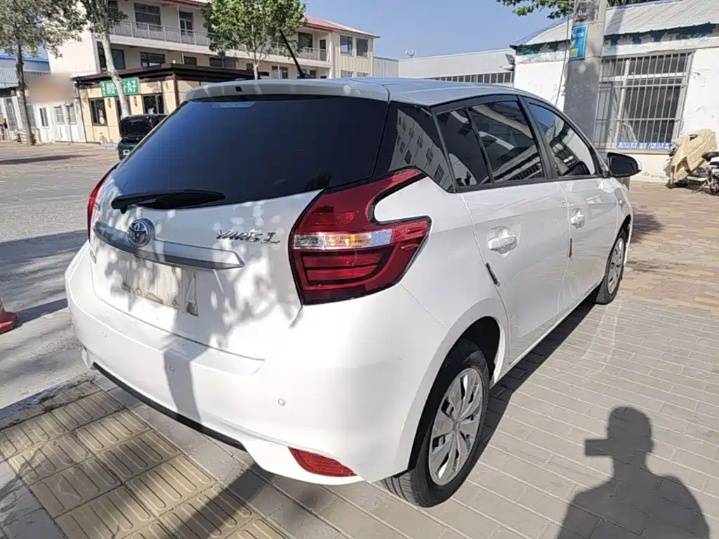 Toyota Yaris L — фото 5