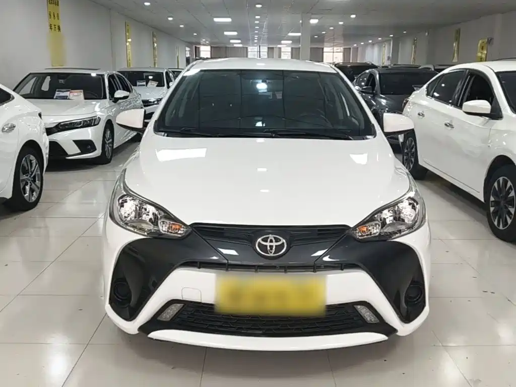 Toyota Yaris L — фото 3