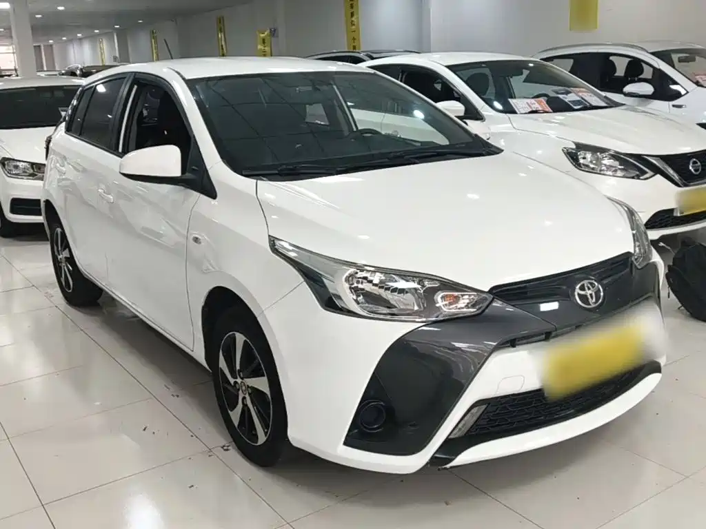 Toyota Yaris L — фото 4