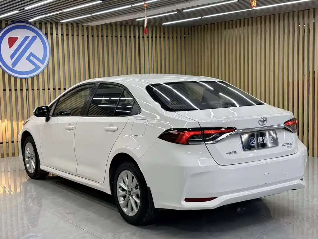 Toyota Corolla — фото 8
