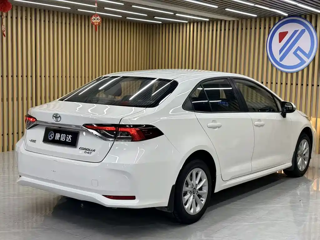 Toyota Corolla — фото 10