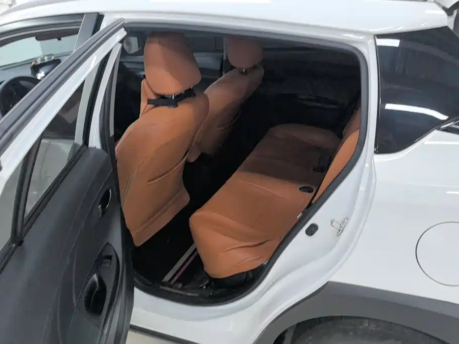 Toyota Yaris L — фото 11