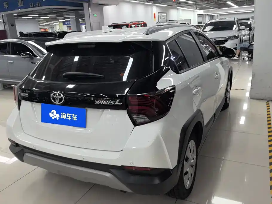 Toyota Yaris L — фото 3