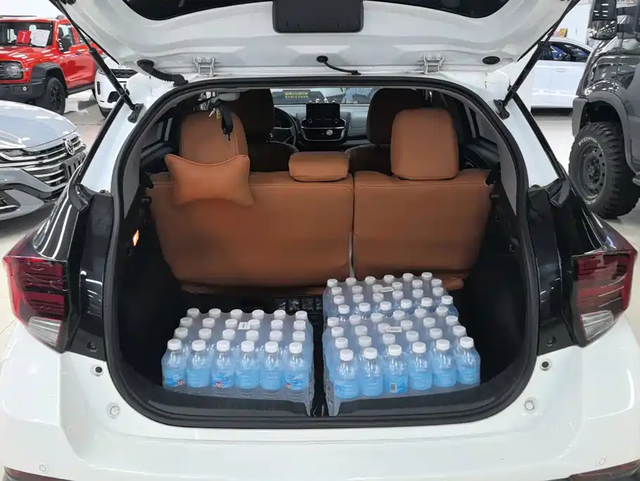 Toyota Yaris L — фото 4