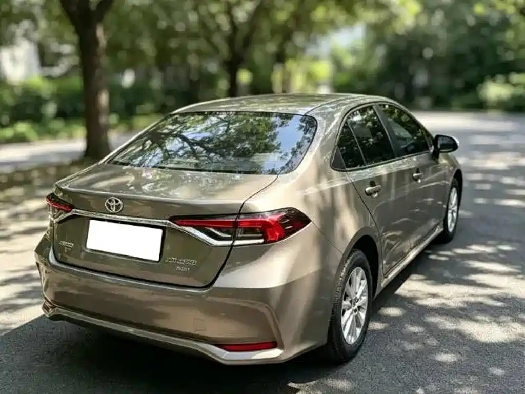 Toyota Corolla — фото 4