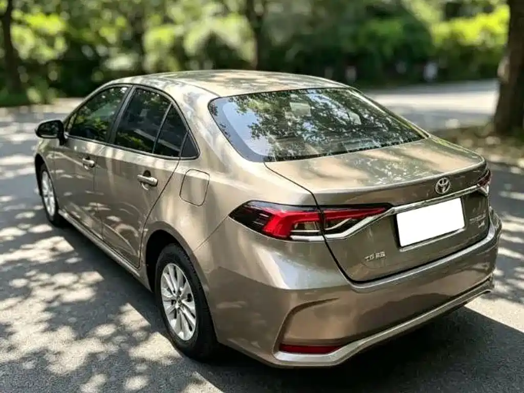 Toyota Corolla — фото 5