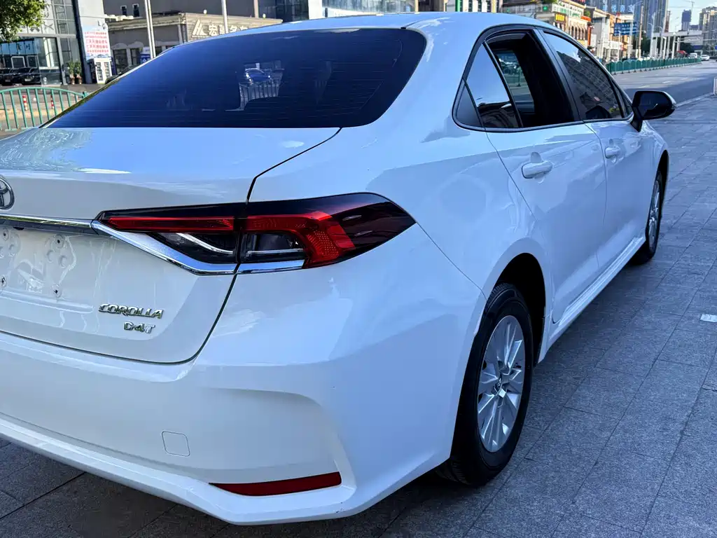 Toyota Corolla — фото 4