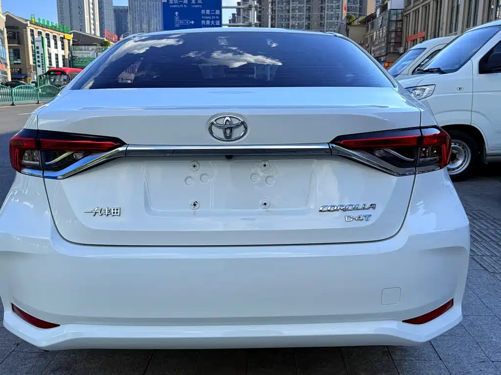 Toyota Corolla — фото 5