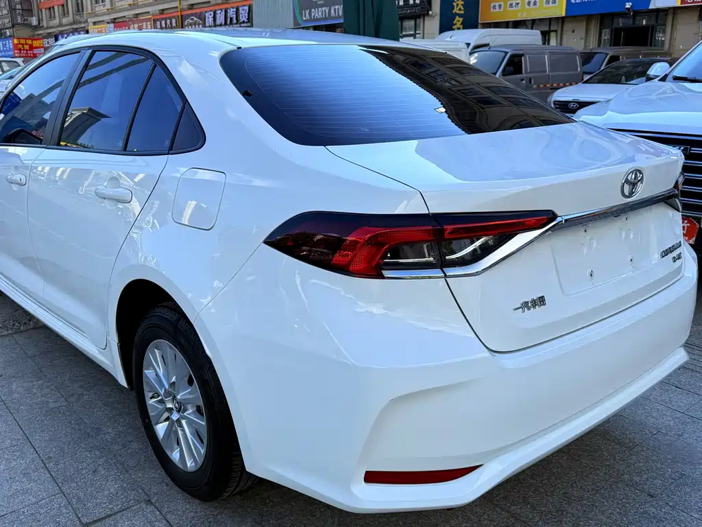 Toyota Corolla — фото 6