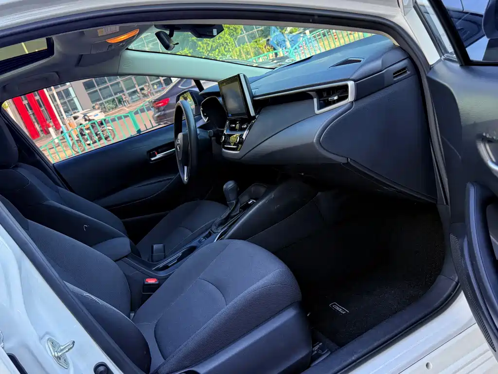 Toyota Corolla — фото 10