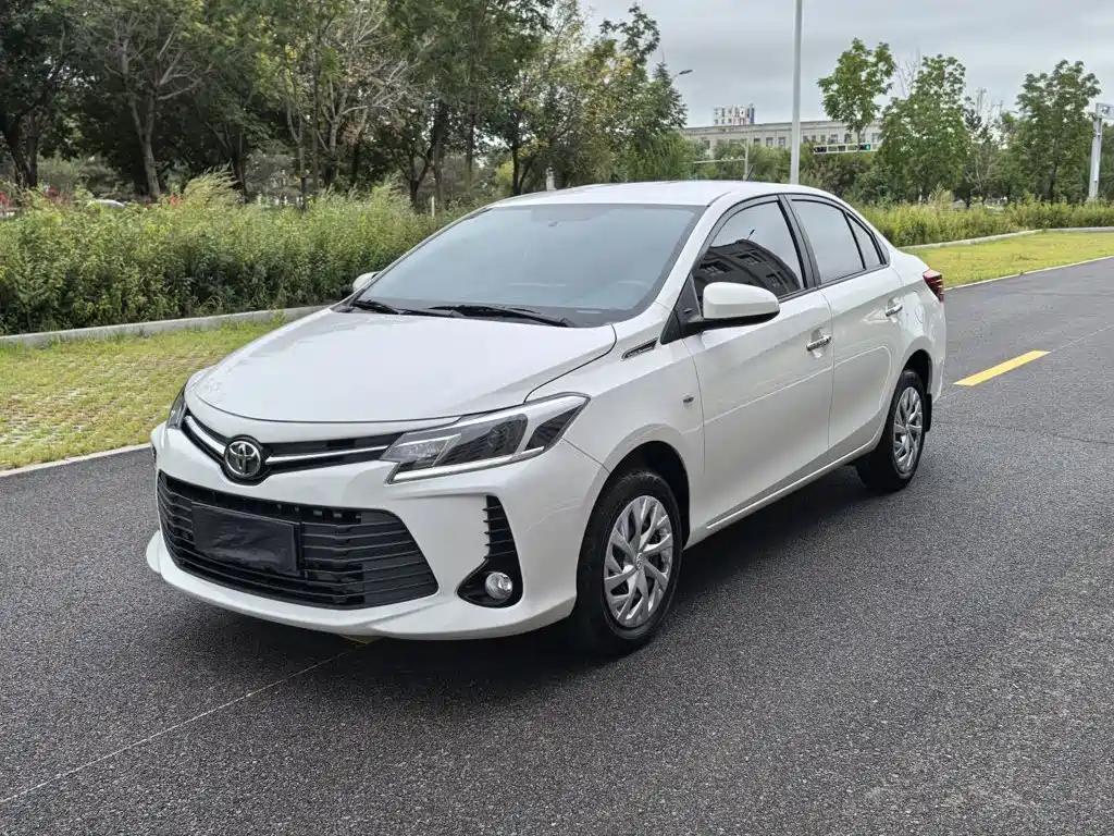 Toyota Vios — фото 2