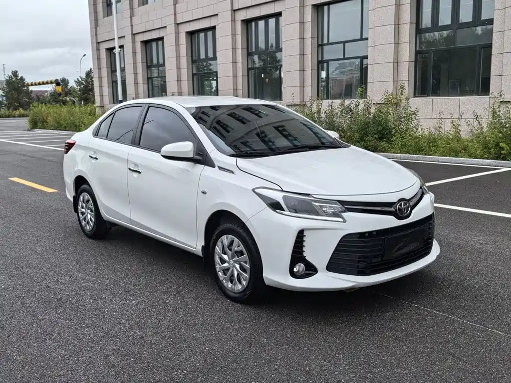 Toyota Vios — фото 18