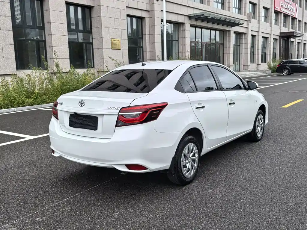 Toyota Vios — фото 24